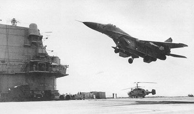 MiG-29K prototipo aterrizando durante pruebas en 1989